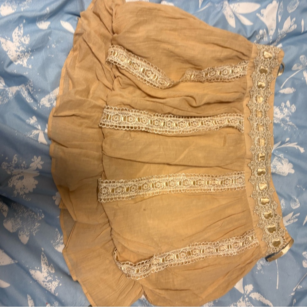 Elegant Cream Mini Skirt with Lace Detailing - Picture 9 of 11